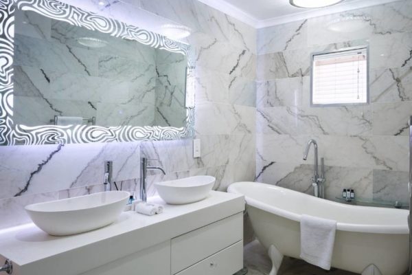 modern marble bathroom
